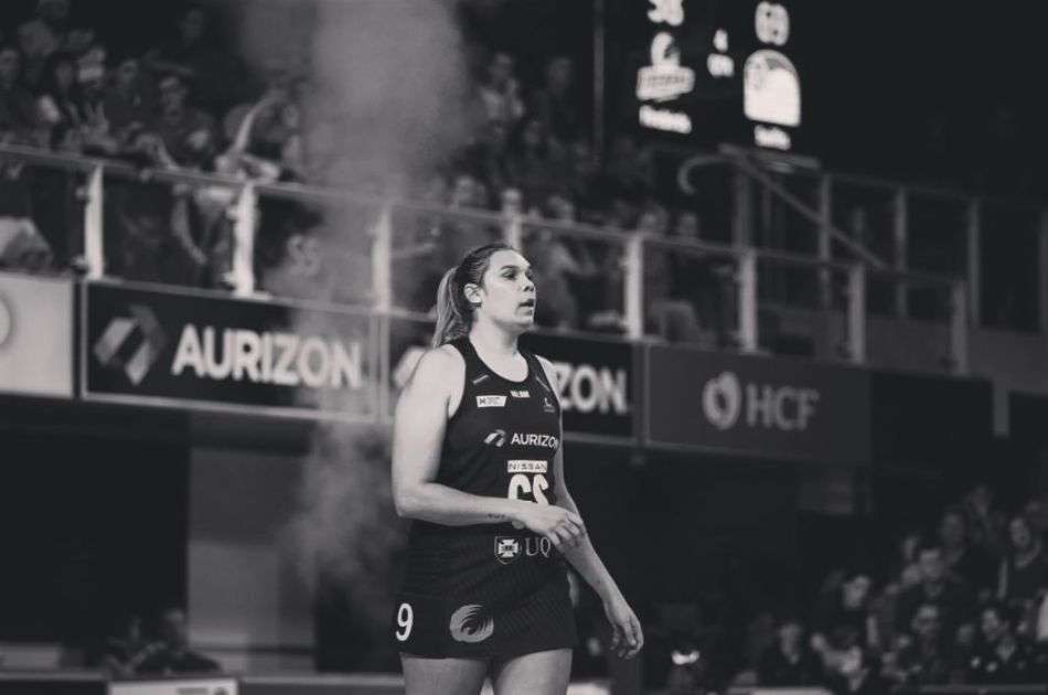 Donnell Wallam in Queensland Firebirds Kit